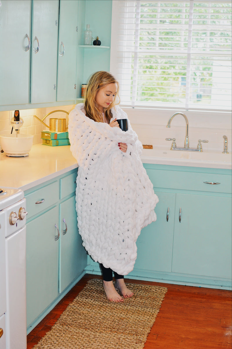 Chunky Knit Blanket in White Blankets   