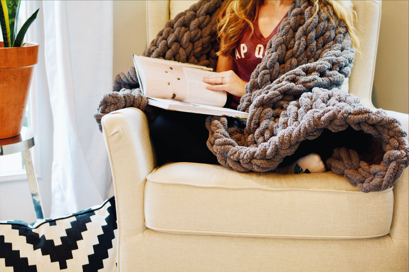 Chunky Knit Blanket in Dark Gray Blankets   