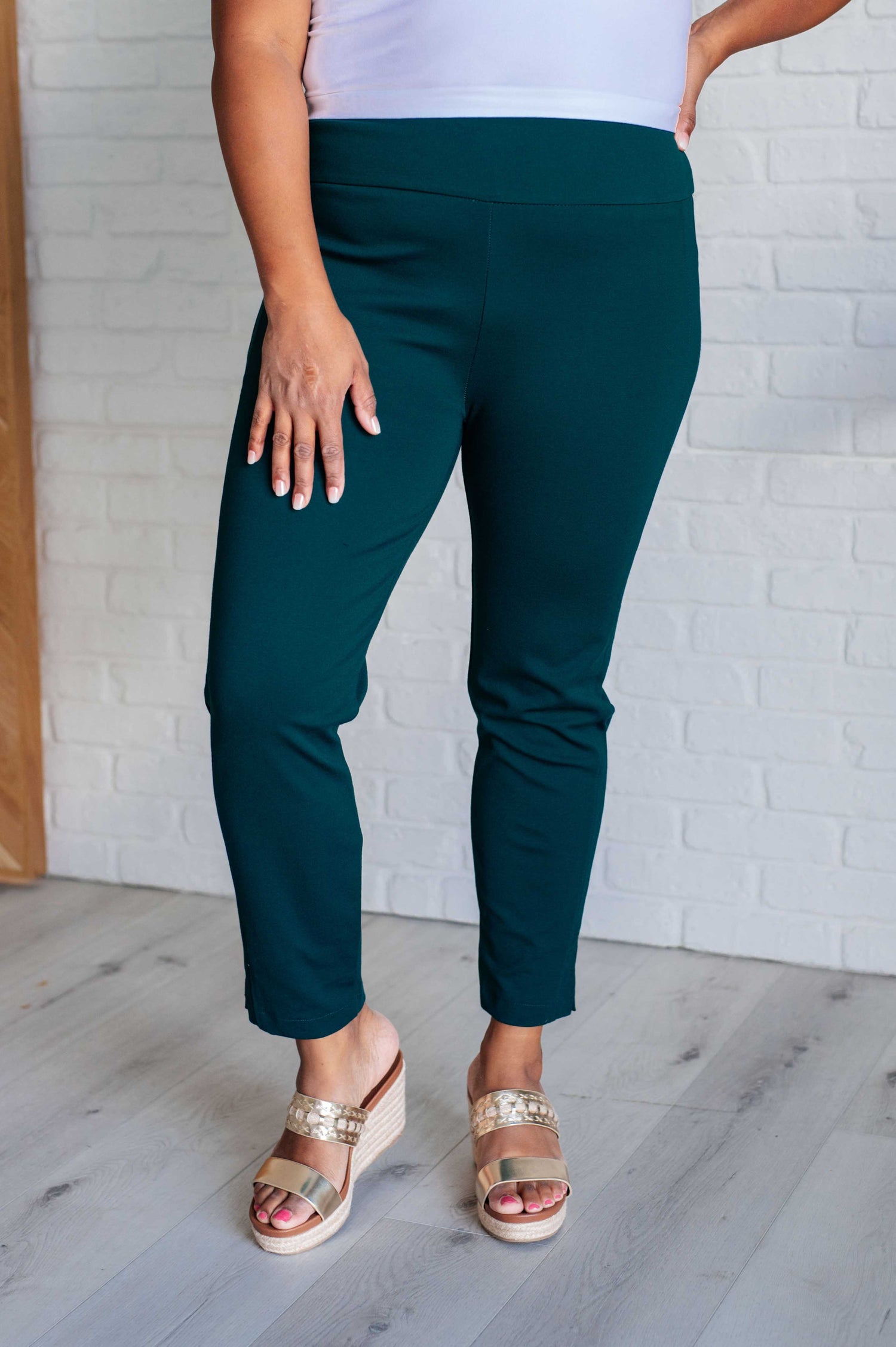 Magic Ankle Crop Skinny Pants in Hunter Green Bottoms   