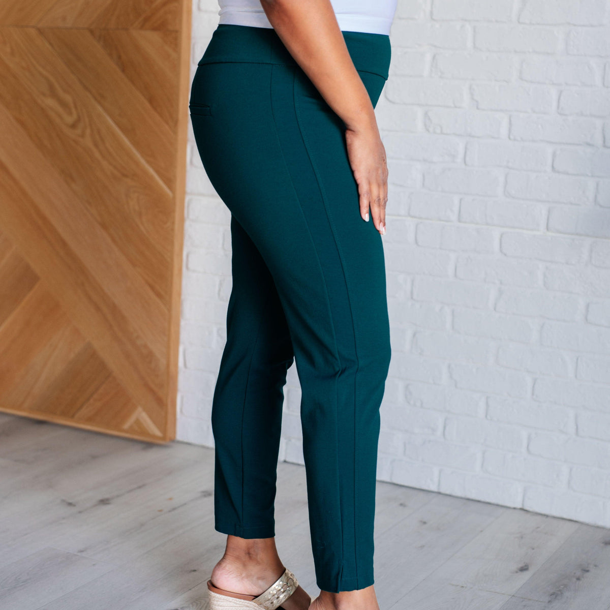 Magic Ankle Crop Skinny Pants in Hunter Green - Three Mad Hatters Mercantile 