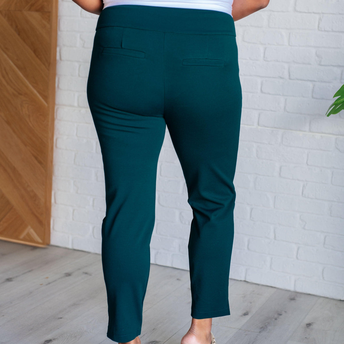 Magic Ankle Crop Skinny Pants in Hunter Green - Three Mad Hatters Mercantile 