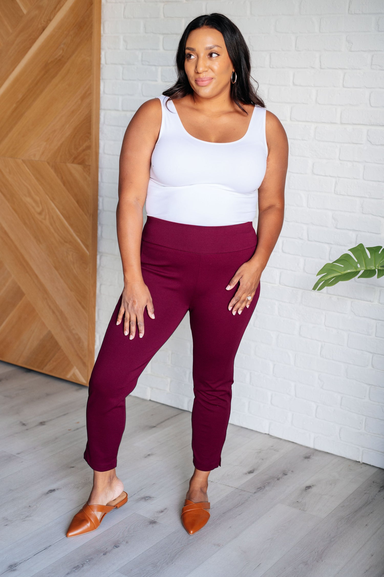 Magic Ankle Crop Skinny Pants in Wine Bottoms   