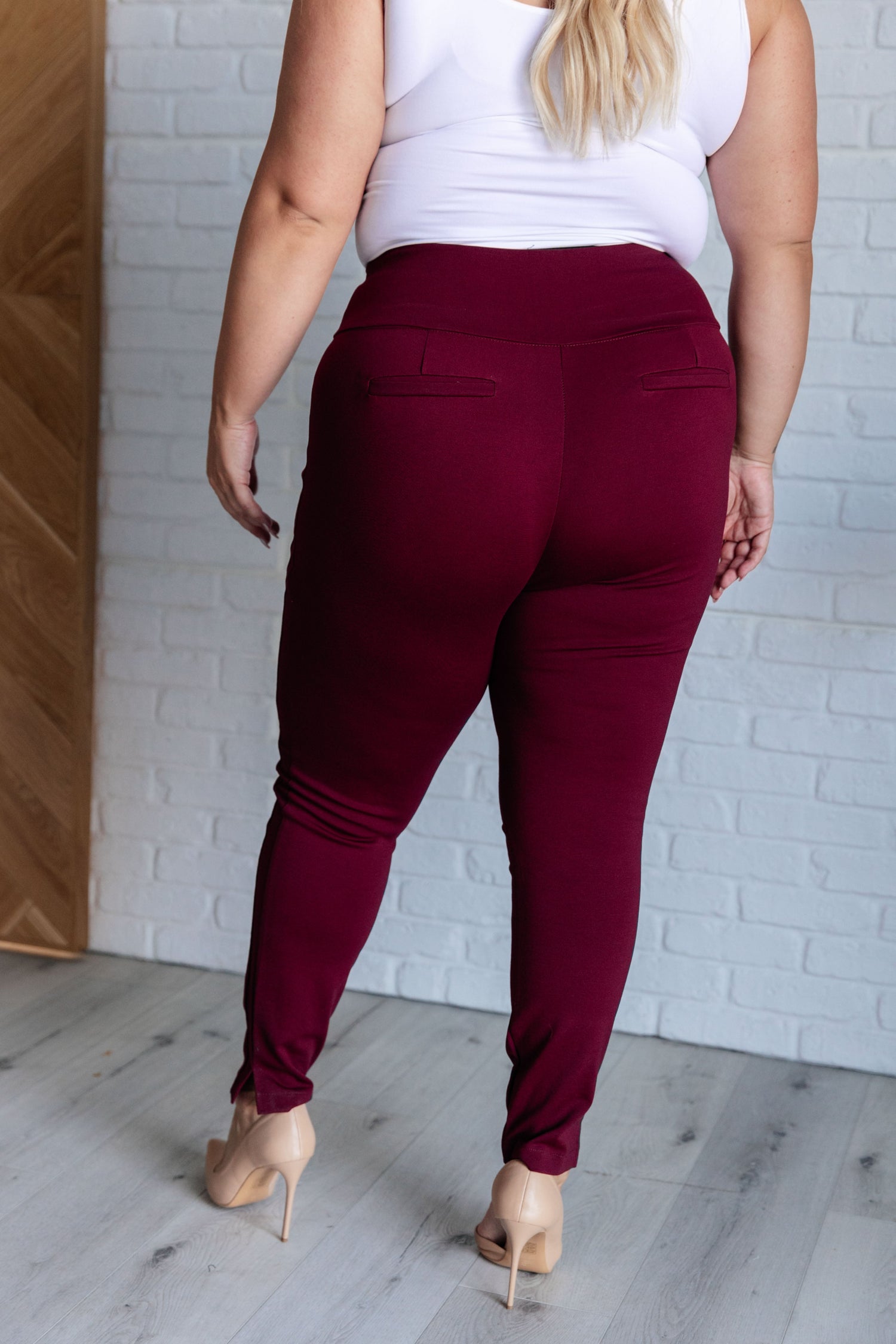 Magic Skinny 28" Pants in Wine Bottoms   