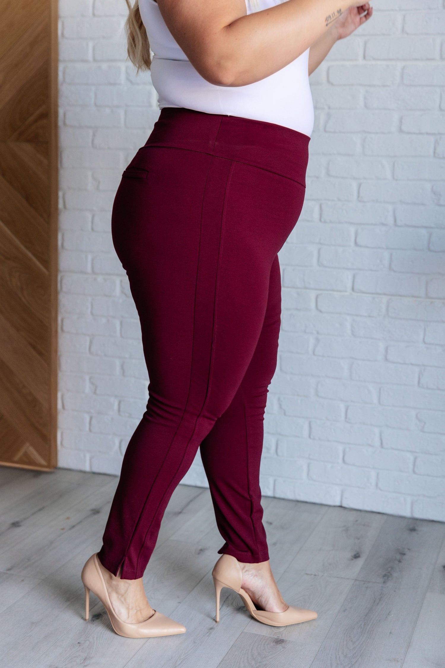 Magic Skinny 28" Pants in Wine Bottoms   