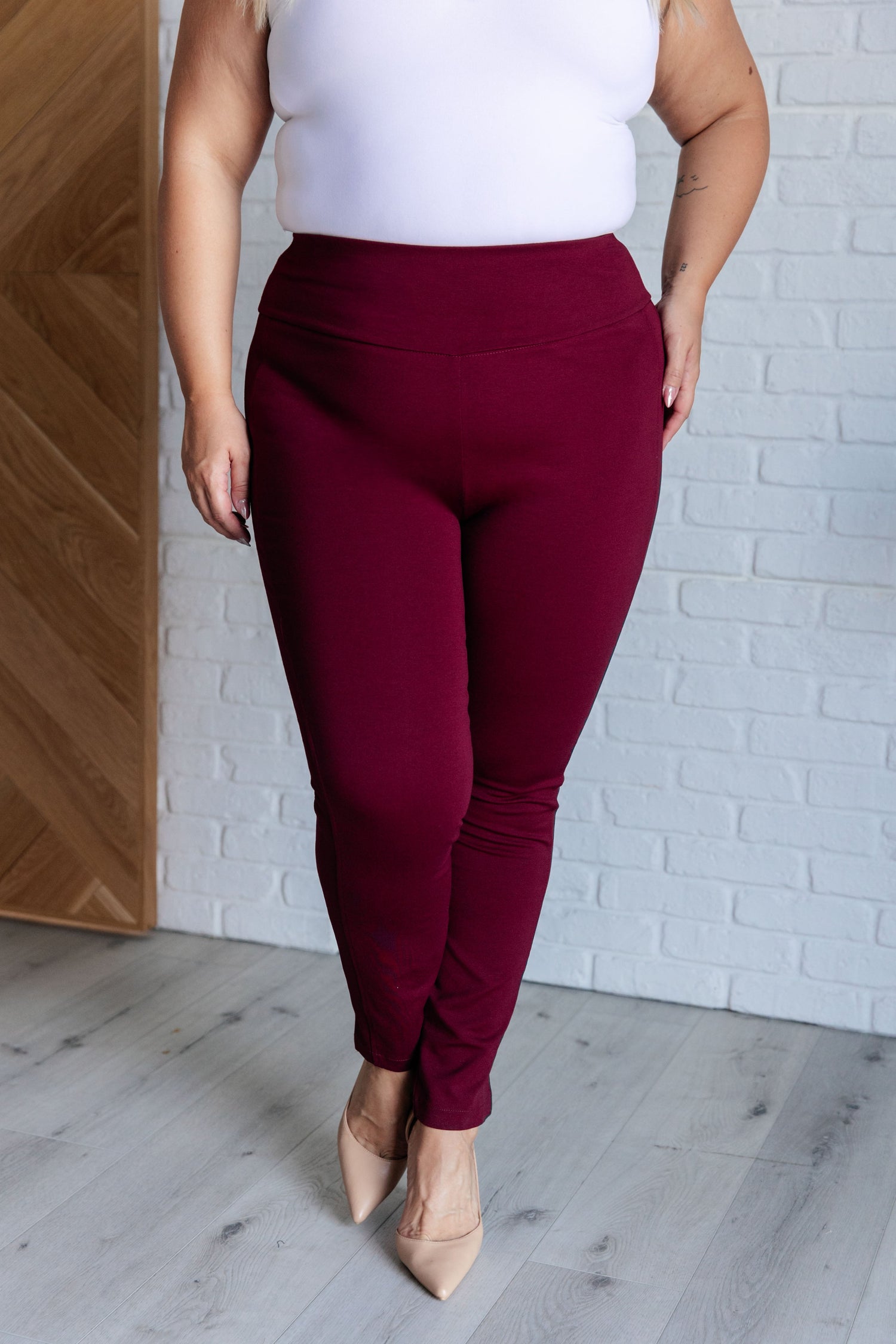 Magic Skinny 28" Pants in Wine Bottoms   