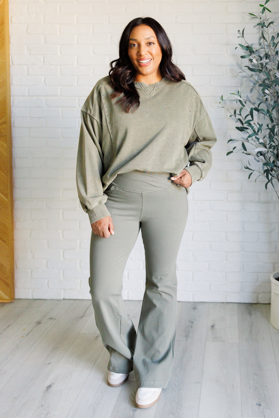 Quick Fix Mineral Wash Crew Neck Pullover in Army Green Tops   