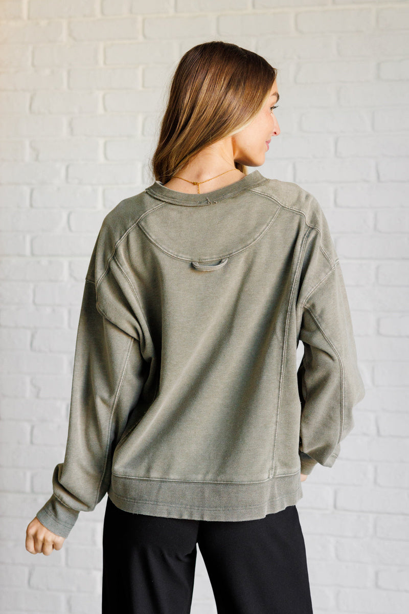 Quick Fix Mineral Wash Crew Neck Pullover in Army Green Tops   