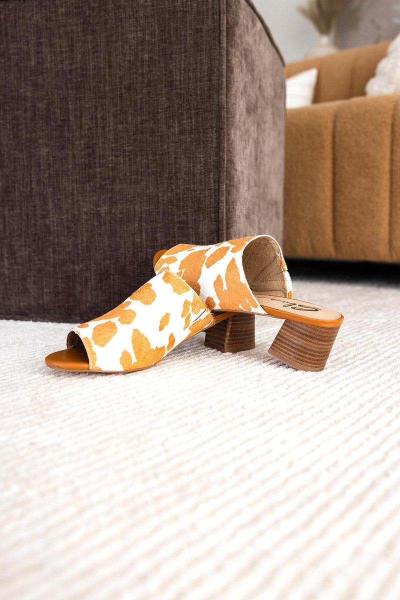 Richwood Peep Toe Tan and White Cowhide Slide - Three Mad Hatters Mercantile 