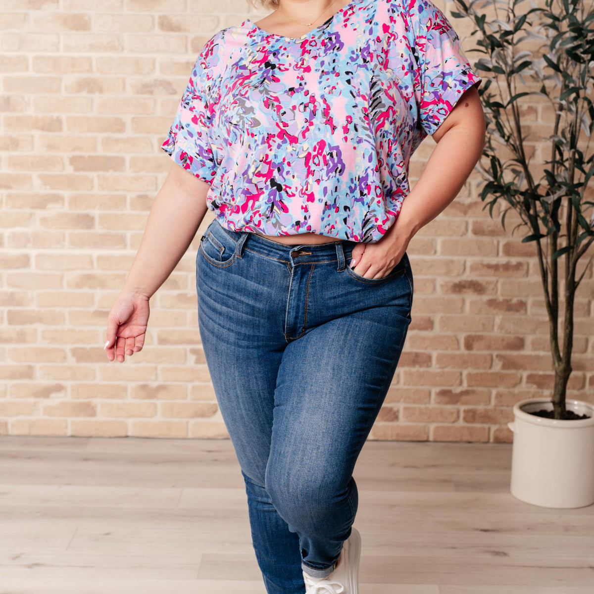 Adjustable Crop Band In Black - Three Mad Hatters Mercantile 