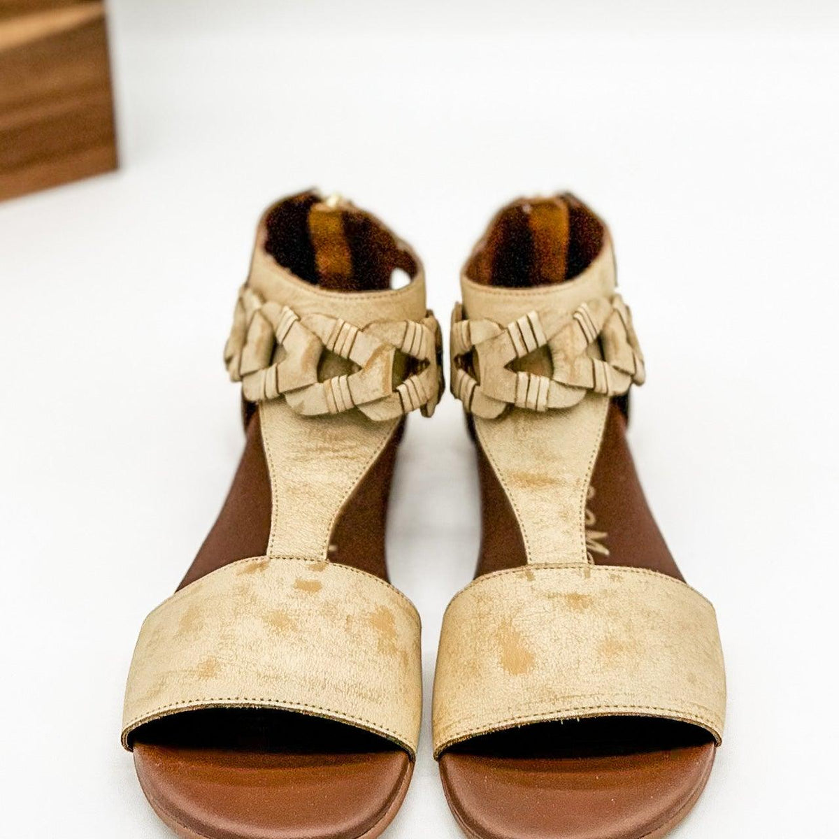 Loop D Loop Sandals in White - Three Mad Hatters Mercantile 