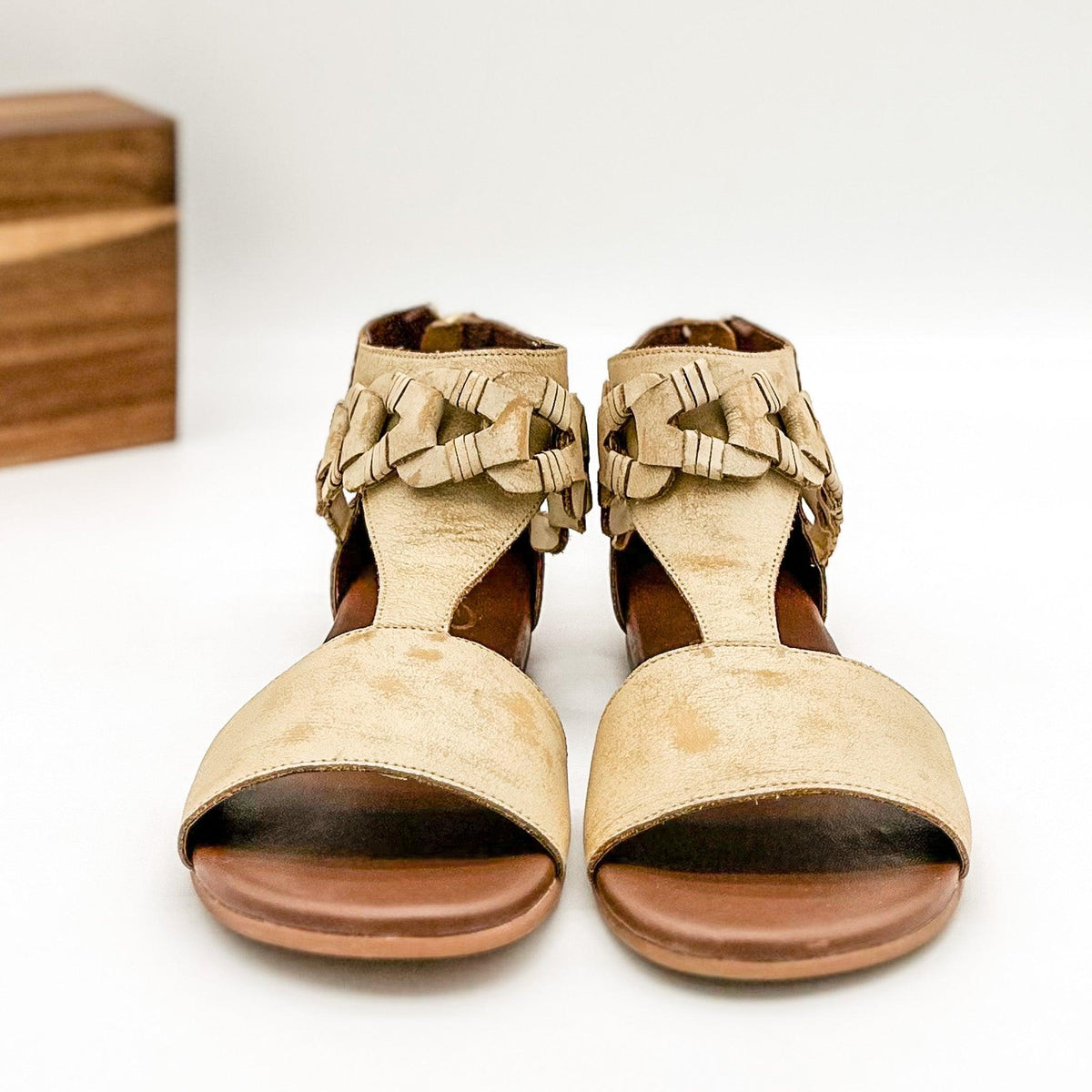 Loop D Loop Sandals in White - Three Mad Hatters Mercantile 