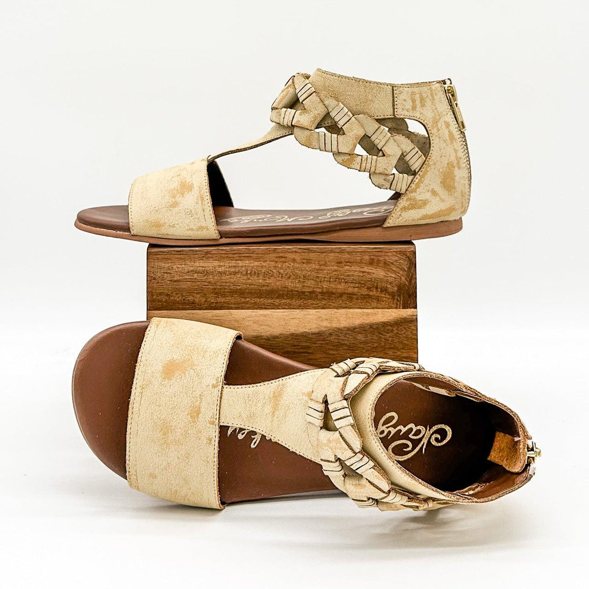 Loop D Loop Sandals in White - Three Mad Hatters Mercantile 
