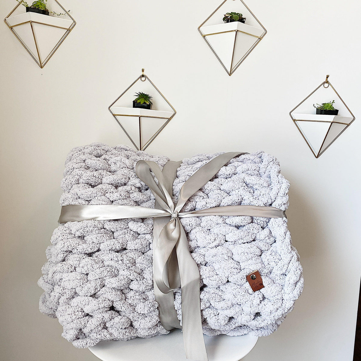 Chunky Knit Blanket in Light Gray Blankets   