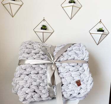 Chunky Knit Blanket in Light Gray