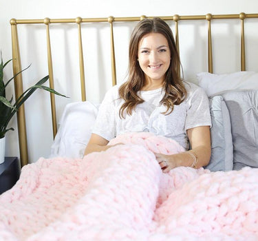 Chunky Knit Blanket in Pink