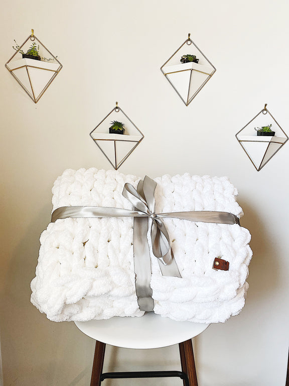 Chunky Knit Blanket in White Blankets   