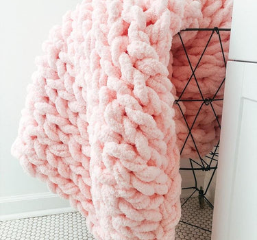 Chunky Knit Blanket in Pink