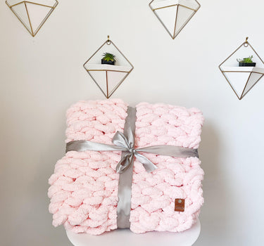 Chunky Knit Blanket in Pink