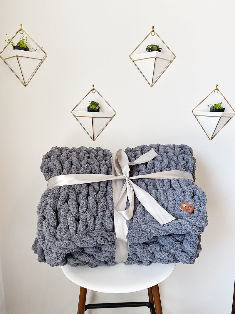 Chunky Knit Blanket in Dark Gray Blankets   