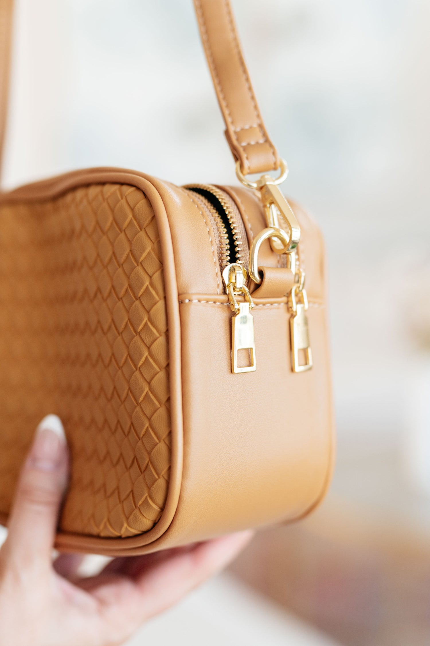 Golden Hour Crossbody Womens   