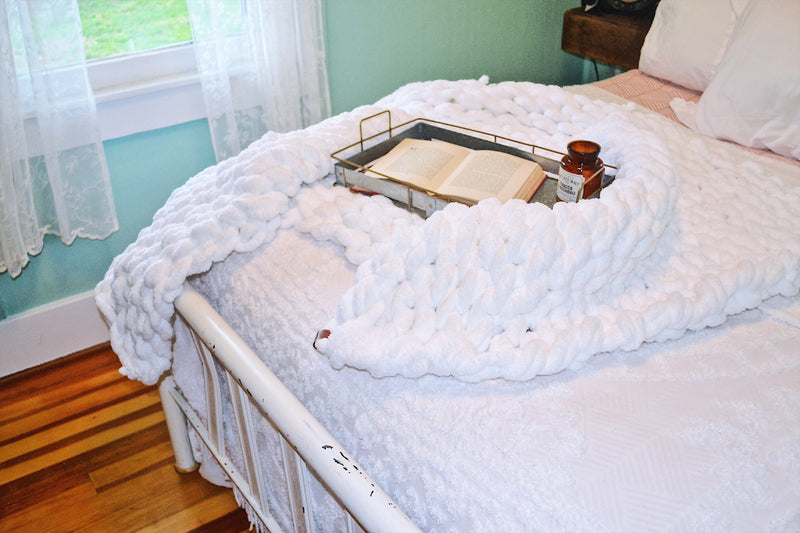 Chunky Knit Blanket in White Blankets   