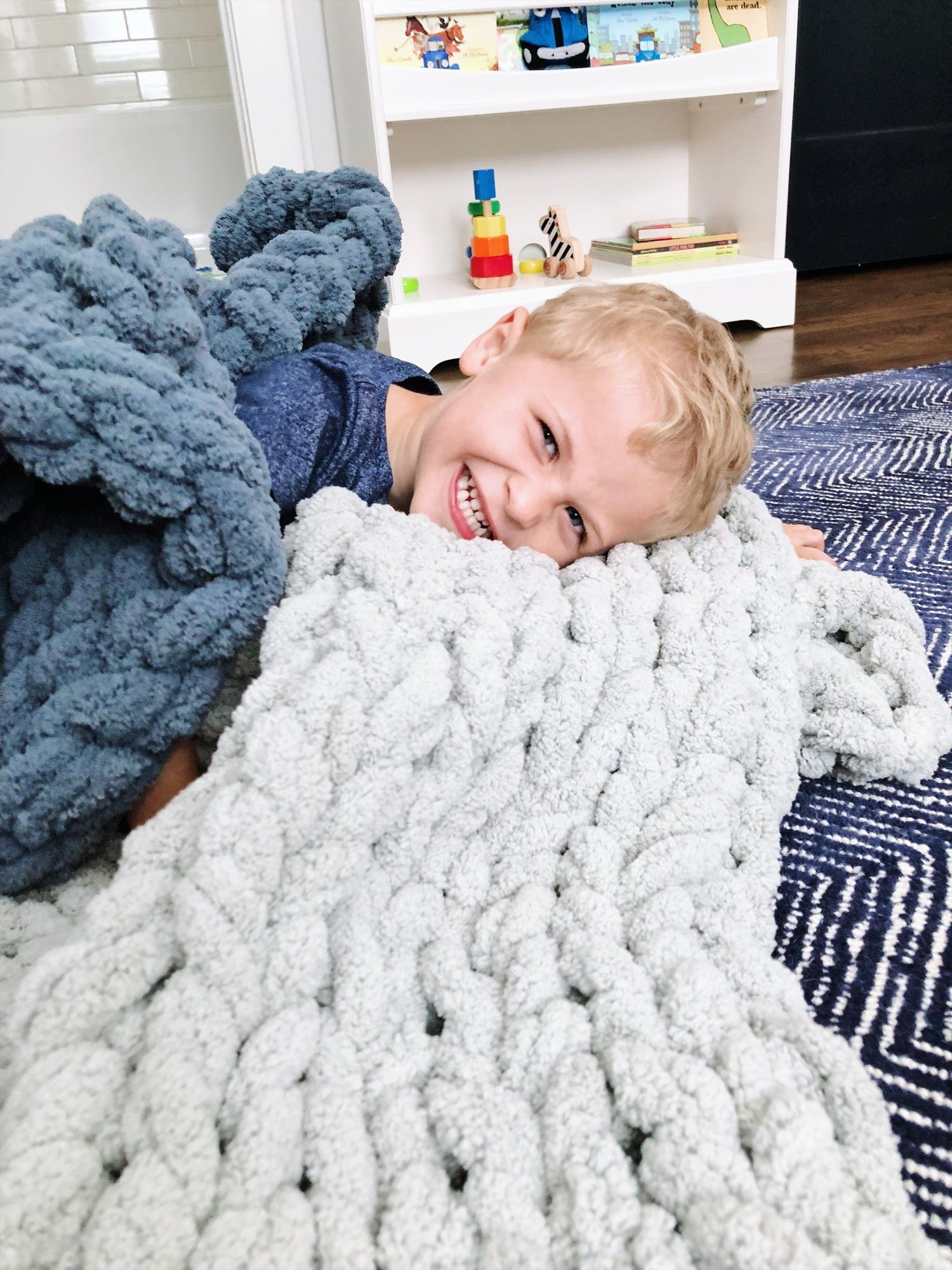 Chunky Knit Blanket in Light Gray Blankets   