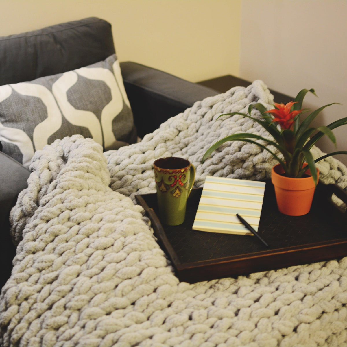 Chunky Knit Blanket in Light Gray Blankets   