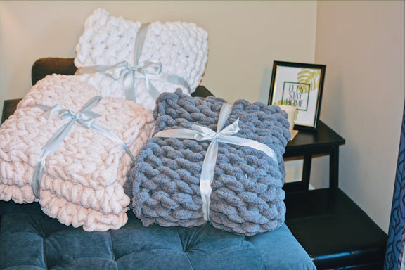 Chunky Knit Blanket in Pink Blankets   