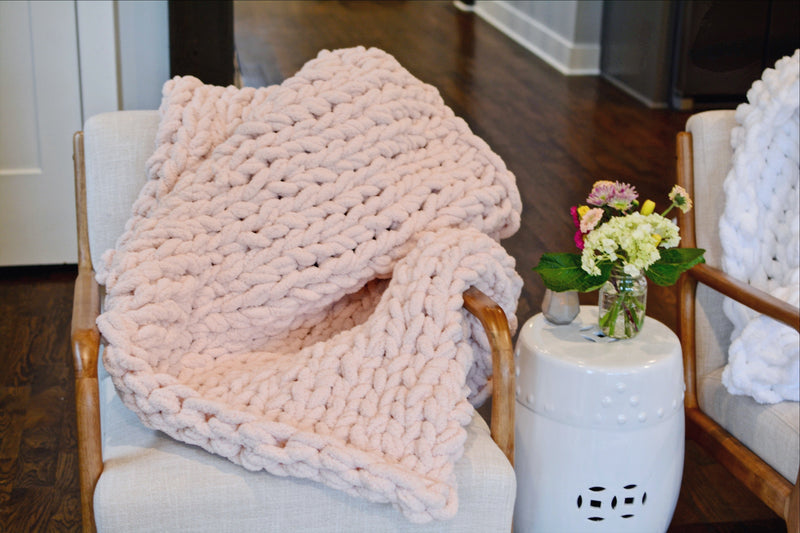 Chunky Knit Blanket in Pink Blankets   